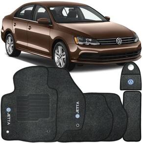 Jogo Tapete Automotivo Carpete + Lixeira Vw Jetta 2011 à 2018 Soft Logo Bordado Grafite 6 Peças