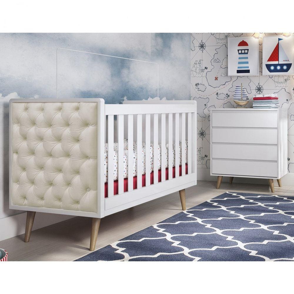 Quarto de Bebê com Cômoda 4 Gavetas e Berço com Capitone Lorena Carolina Móveis Branco/Madeira