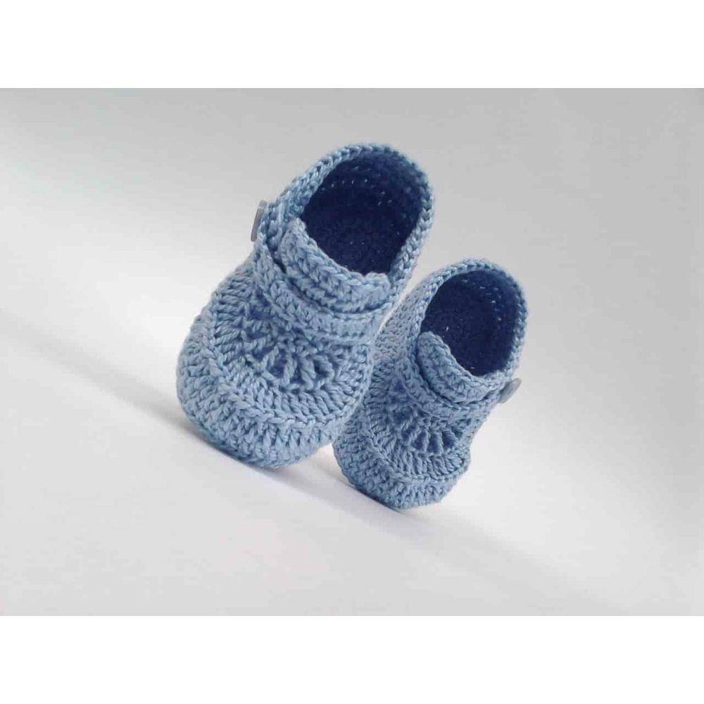 A444 Sapatinho de croche para bebe masculino azul bebe com correia de  fechar | Casas Bahia
