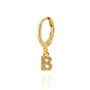 Brinco Argola Unitária Inicial Letra Cravejada Banhado Ouro 18K / Opções: K