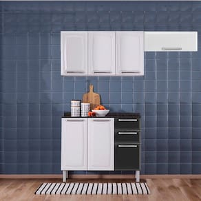 Cozinha Itatiaia Luce 7 Portas com Balcão 2 Gavetas Preto e Armários Aéreos Brancos