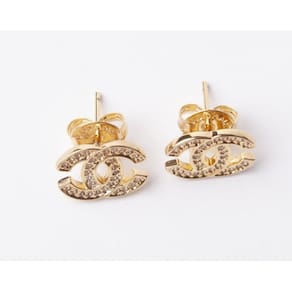 Brinco Inspiração Chanel Folheado em Ouro Amarelo