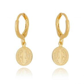 Brinco De Argola com Pingente de São Bento Banhado a Ouro