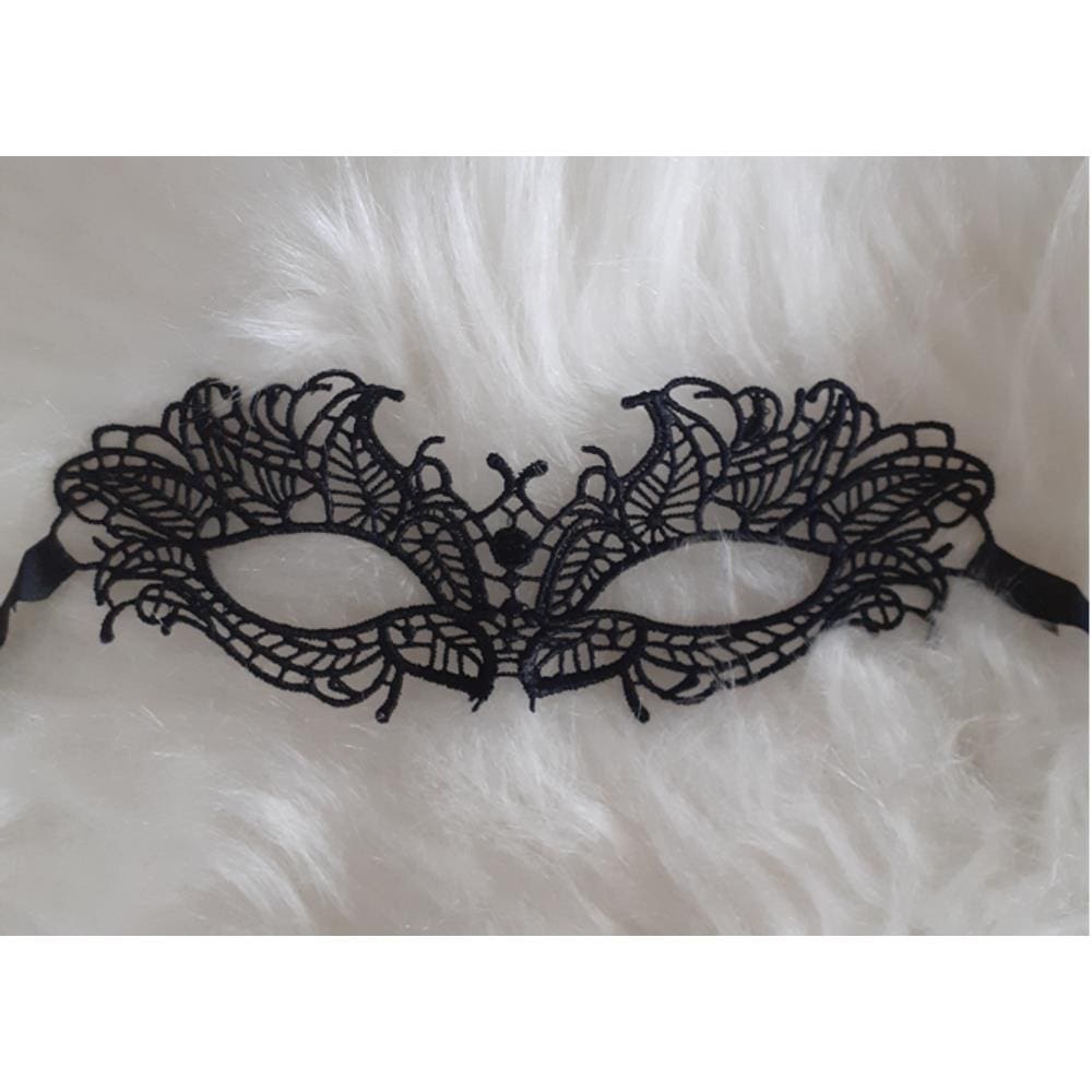 Máscara Feminina Em Renda Bug Preta Baile Festas