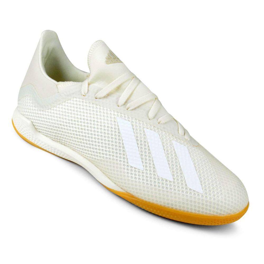 chuteira de quadra da adidas
