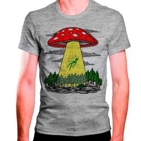 CAMISETA MASCULINA Alien Abduzido por um Cogumelo Hippie