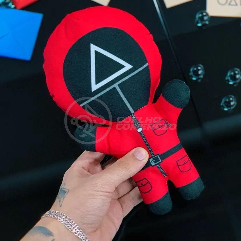 Boneco De Pelucia Squid Game Round 6 Vermelho 26Cm Triangulo