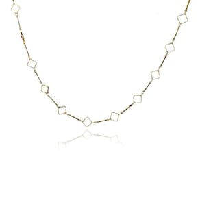 Colar Curto Flor Vazada Folheada Em Ouro 18K
