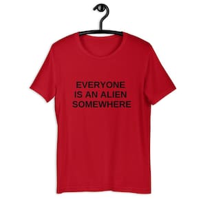 Camiseta Blusa Tshirt Feminina - Everyone Is An Alien Somewhere