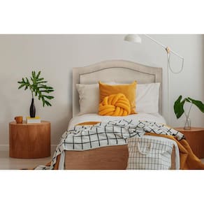 Cabeceira Solteiro Curva Luxo Suede Off White Tachas Prata