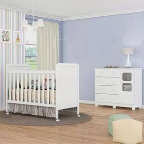 Quarto de Bebê Completo Berço Americano Mini Cama Cloe 2 Em 1 Cômoda Uli 4 Gavetas 1 Porta Móveis Peroba