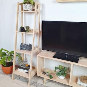 Estante Tipo Escada Vitória 4 Prat Madeira Pinus Cor NATURAL