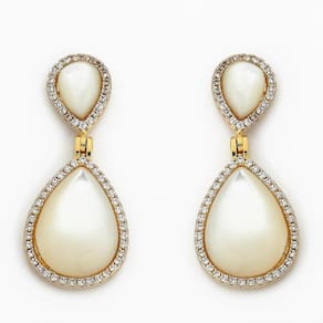 Brinco Cravejado Zircônia eMadreperola Banhado Ouro 18k Cristal