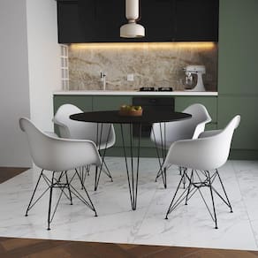 Mesa Jantar Redonda 110Cm Preta Clips 3 Pés Com 4 Poltronas Brancas Ferro Preto - Cor: Preto