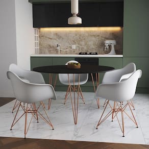 Mesa Jantar Redonda 110Cm Preta Clips 3 Pés Com 5 Poltronas Brancas Base Cobre - Cor: Preto