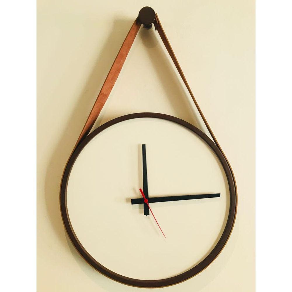 Relógio Decorativo Adnet Marrom Alça Corino Caramelo Mostrador Branco Ponteiro Preto 20cm Redondo