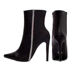 Bota Feminina Bico Fino Cano Médio Salto 12cm Preta Torricella