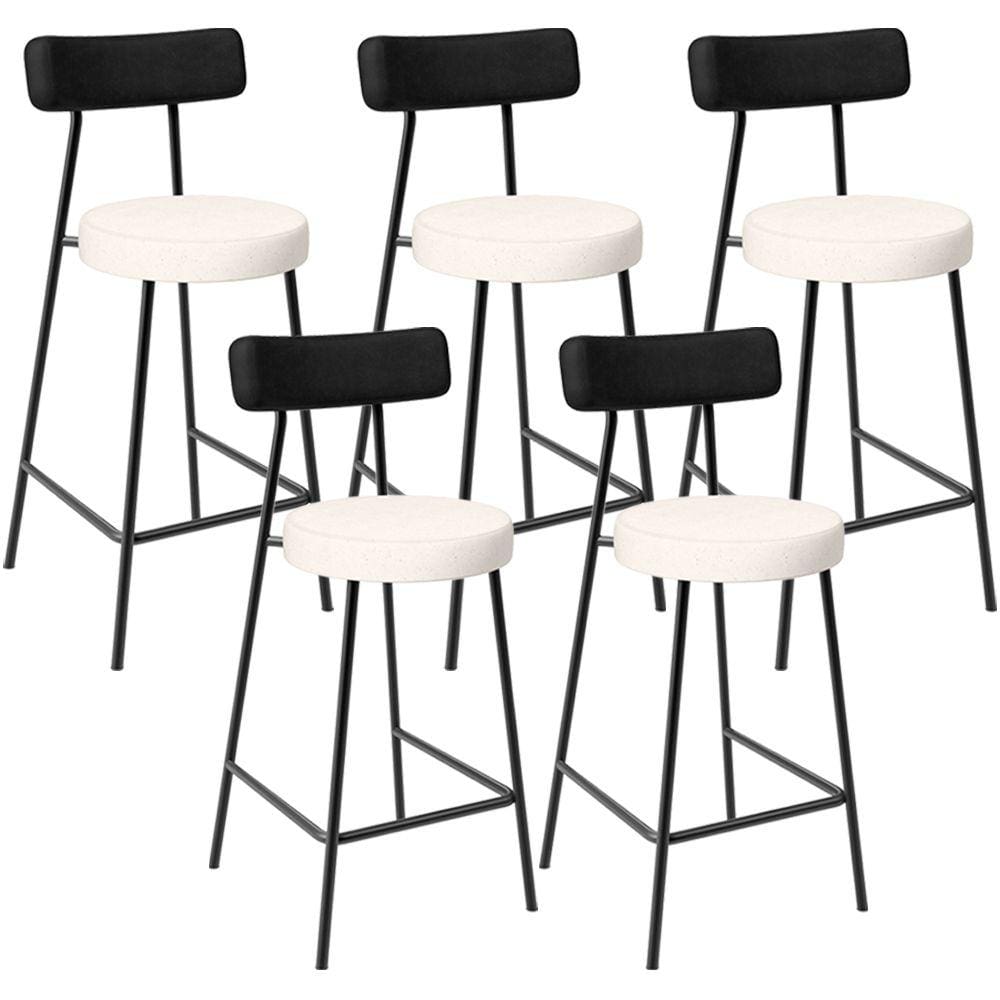 Kit 05 Banquetas Baixa Cozinha Sala Jantar Bancada Milão L02 Couríssimo Preto Linho Cru -LyamDecor