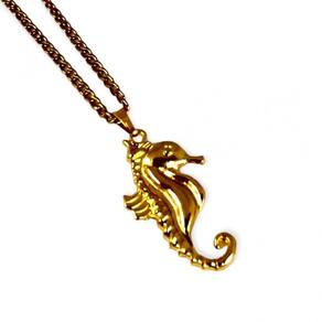 Colar Corrente Pingente Cavalo Marinho 3,8 cm Dourado