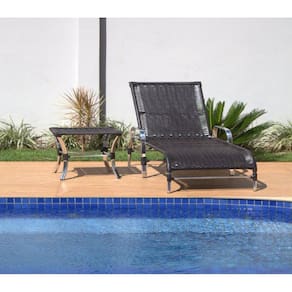 Espreguiçadeira E Mesa Decorativa Para Piscina