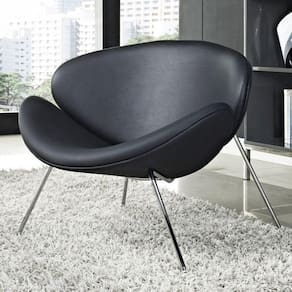 Poltrona Trevo Couro Sintético Preto Base Cromada Cor Preto