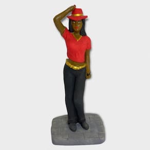 Imagem Maria Navalha Calça Preta e Camisa Verm Resina 16 Cm