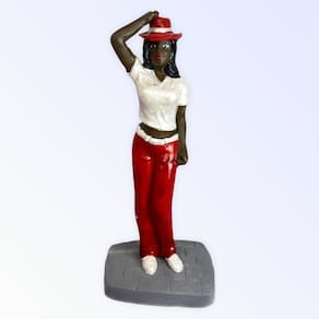 Imagem Maria Navalha Calça Verm e Camisa Bca  Resina 16 Cm