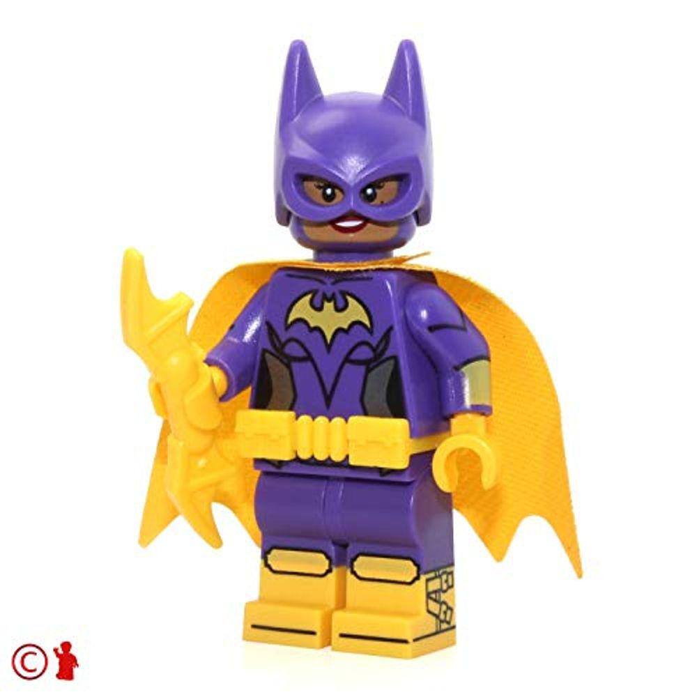 Miniatura De Batman Lego Com Sinal De Bateria Isolado Em Fundo De Cor  Pastel Foto Editorial - Imagem de povos, figura: 248004756