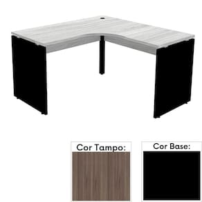 Mesa De Escritório Em L Pé Painel Pe25 Em Mdp 135 X 135 X 60 Cm Cor Walnut E Base Preta