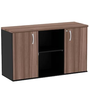 Armário Baixo Credenza Pe25 Pandin 121,50 Cm (Largura) Em Mdp Walnut E Preto Com Duas Portas