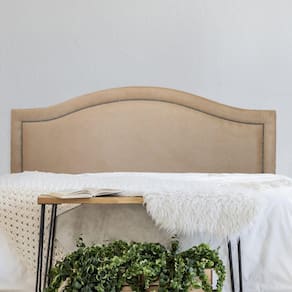 Cabeceira Queen Estofada para Cama Box com Tachas 160x60cm Curva Luxo Bege/Fumê