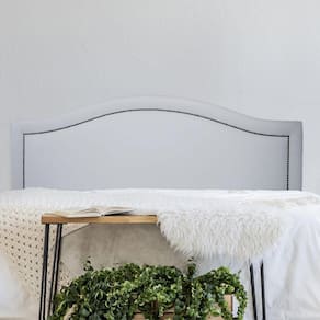 Cabeceira King Estofada para Cama Box Curva Luxo com Tachas 193x60cm Branco/Fumê