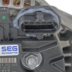Alternador Eurocargo Attack Tector Escavadeira Cx220b E175b Lw130b 70A 24V com Polia Plug 5 Pinos - Seg - 0124555033