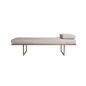 banco 3 lugares galli linho bege e dourado 180 cm