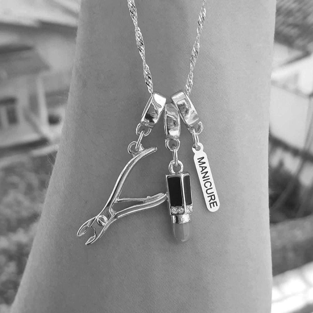 Colar Pingente Profissão Manicure Banhado a Prata 925