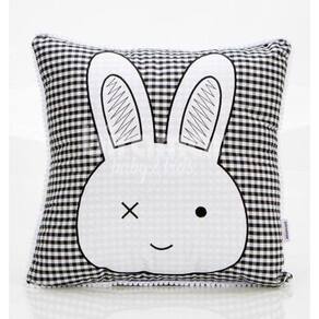 Almofada Bunny Xadrez - Quarto de Bebê Aconchegante