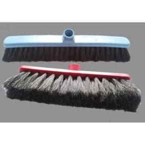 Vassoura Crina Base Plástica 40 cm + Cabo Madeira 120 cm