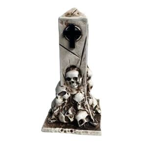 Escultura Túmulo Crânios Cor Marfim 13 Cm Em Resina