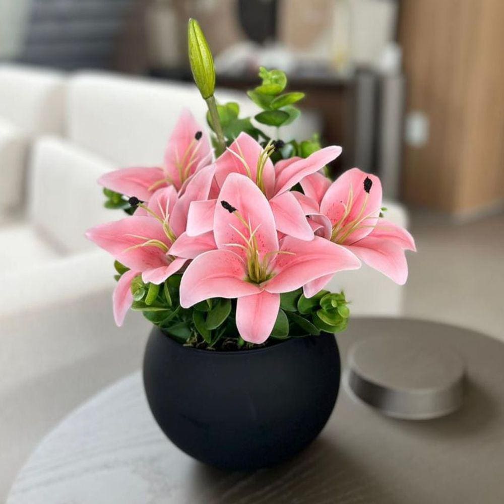 Arranjo Centro de Mesa Lírio Rosa Completo Artificial Vaso Preto