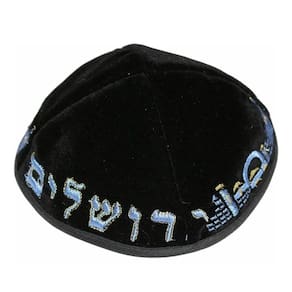 Kipa Judaico Veludo Preto Com Letras Judaicas Bordada