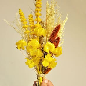 Buquê de flores desidratadas bouganville amarelo