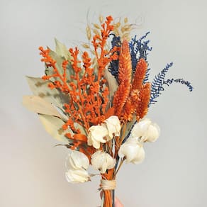 Buquê de flores desidratadas rabo de gato laranja