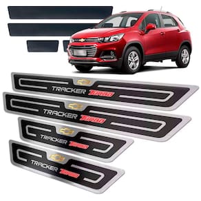 Soleiras Alto Relevo Tracker Turbo 2016/2019 + Vinil Preto
