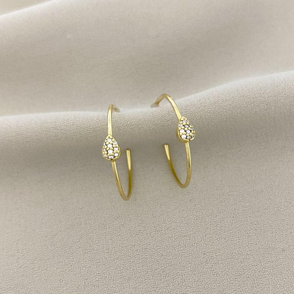 Brinco Argola com detalhe Gota com Zircônia