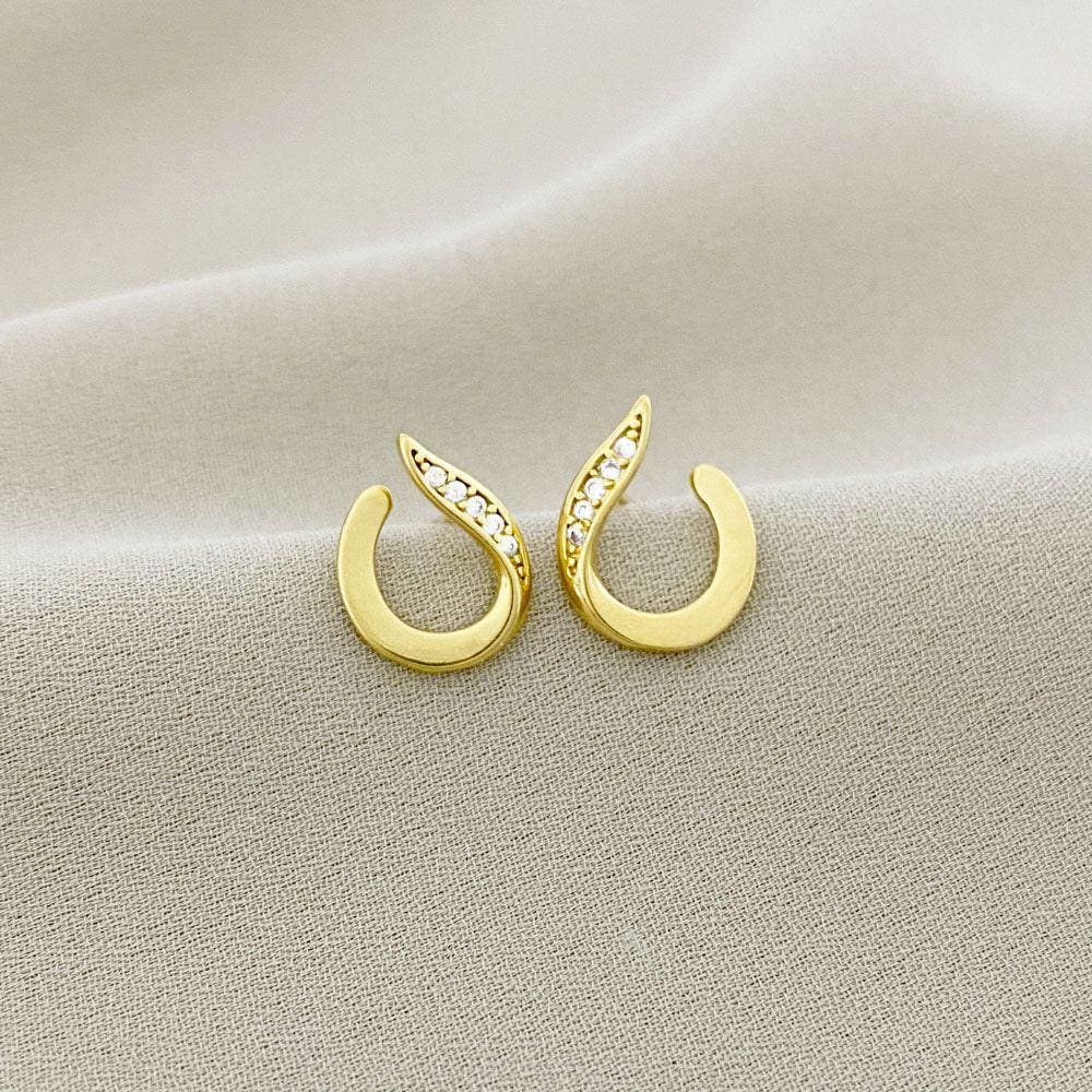 Brinco Curvo com detalhes em Zircônia