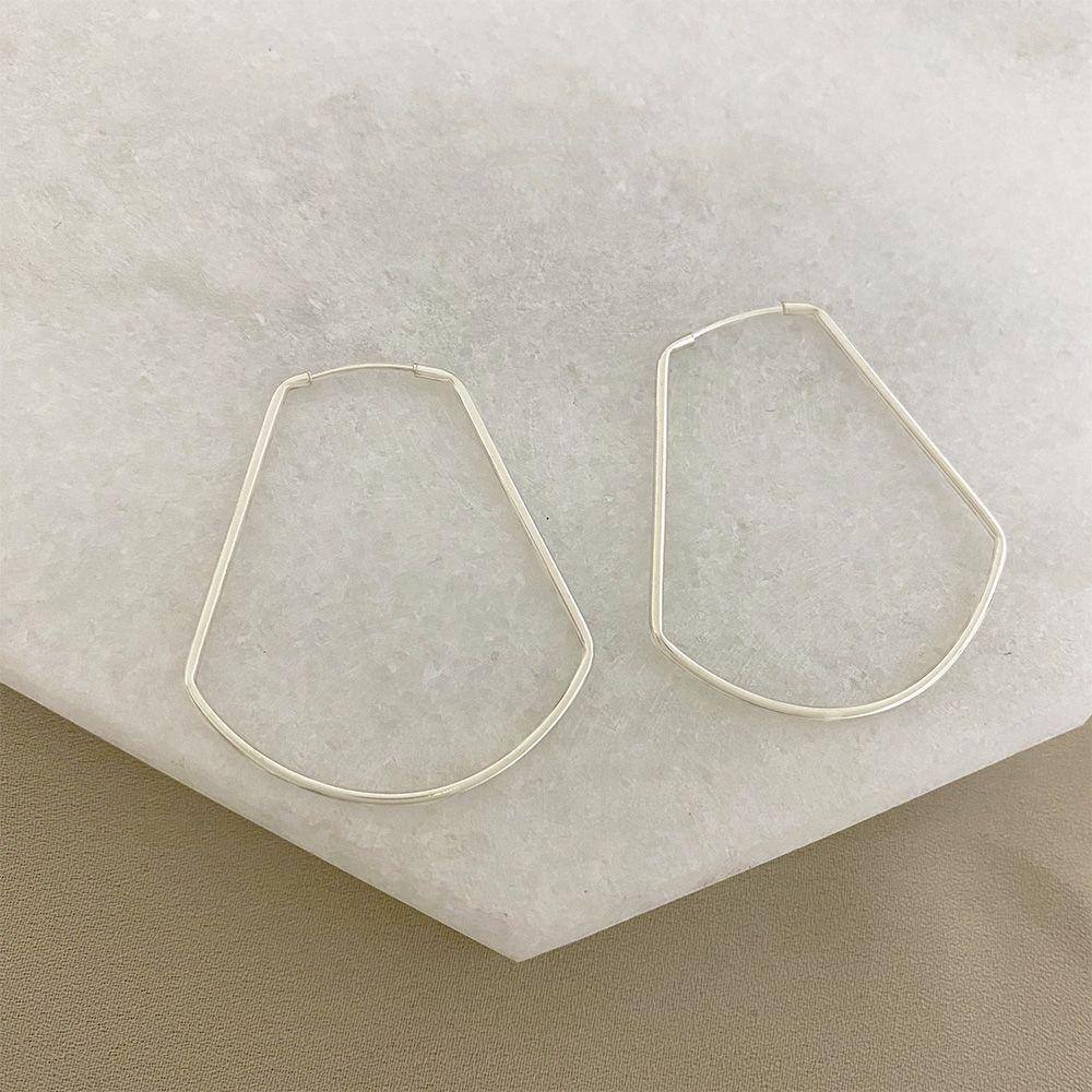 Brinco Argola Gota com acabamento Quadrado