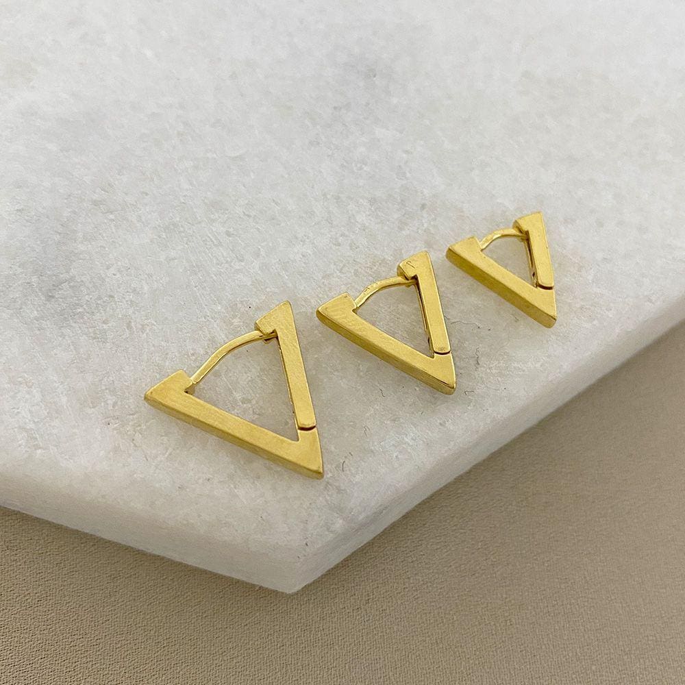 Brinco Argolinha Triângulo Vazado