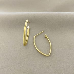 Brinco Argola Oval Ponta com Ponto de Luz de Zircônia