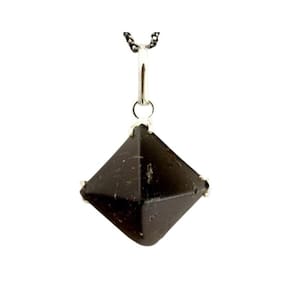 Colar Pirâmide Pedra Quartzo Fumê Natural Garra Prata 950