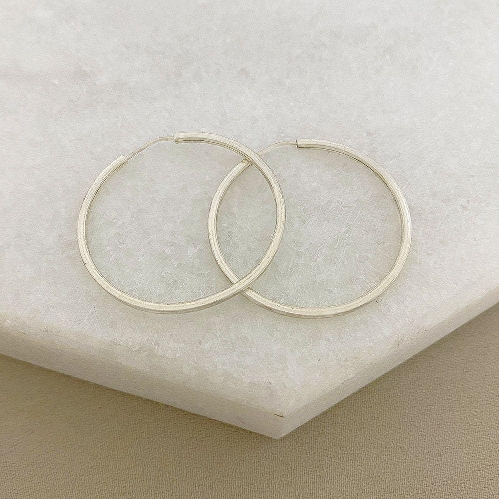 Brinco Argola com acabamento Reto